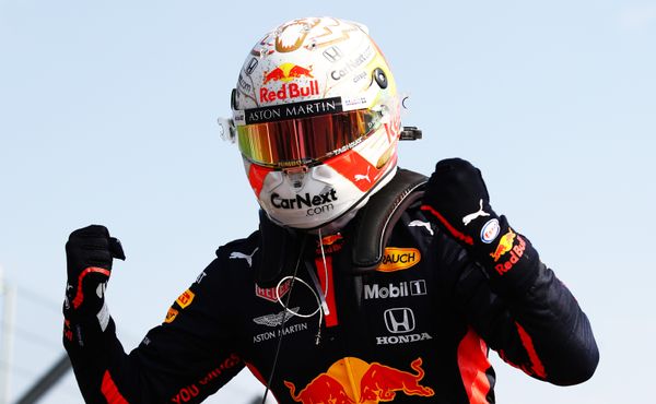 V Imole zvítězil Verstappen, Hamilton ale uhájil vedení v šampionátu