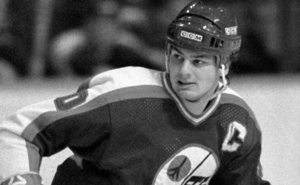 Zemřel člen hokejové Síně slávy Hawerchuk, bylo mu 57 let