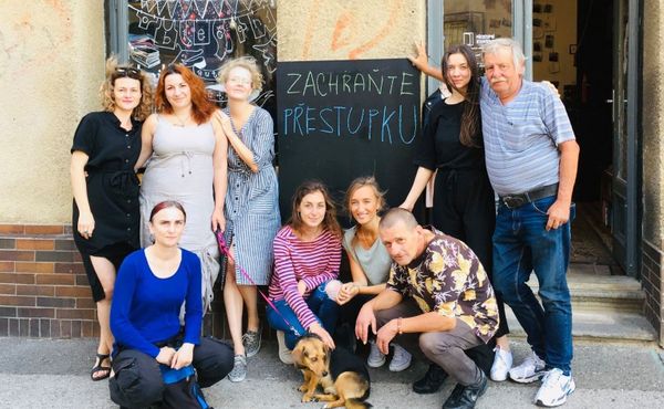 Přestupní stanice pomáhá lidem na okraji společnosti. Kvůli covidu jí hrozí konec