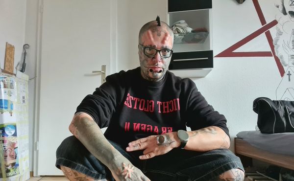 Nové praktiky “zkrášlování” těla: Uříznuté uši a rozpůlený jazyk