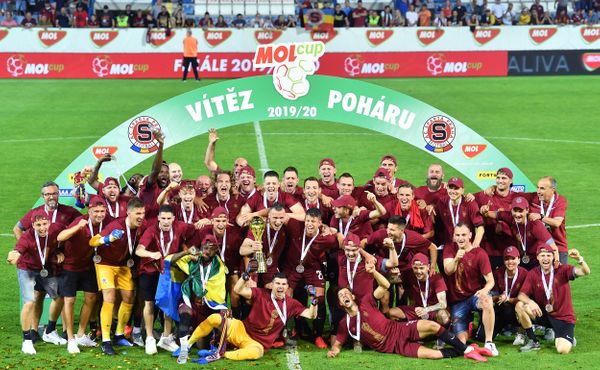 Letošní ročník fotbalového poháru je neregulérní. Měl by se zastavit