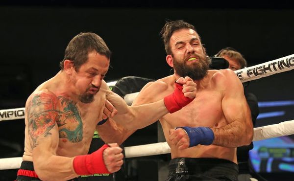 Boxer v umělém spánku. Doplatil na pátek třináctého