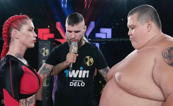 MMA v Rusku: Žena dobila o 177 kilo těžšího blogera