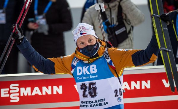 Biatlon je zpět. Moravec pátý, norské překvapení a těsné vítězství Wiererové