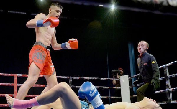 Český kickboxer Sivák knockoutoval soupeře brutálním kopem