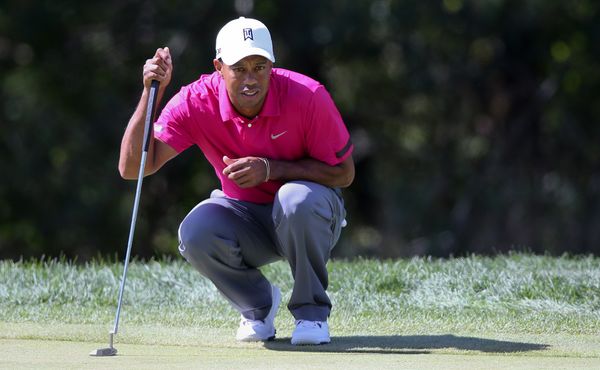 Woodsův kolaps na Masters. Pohřbila ho jamka číslo 12