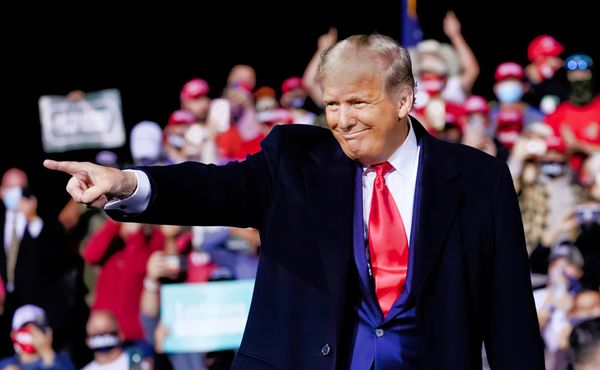 Zničila Trumpovi plakáty. Z vazby jí dostala hvězda NBA