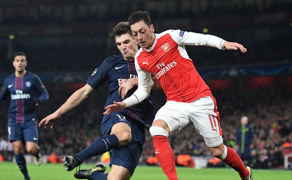 Mesut Özil je drahý i zadarmo. Arsenal by Juventusu snad i zaplatil, aby si ho vzal