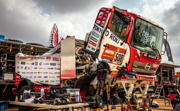 Rally Dakar má za sebou den volna, dnes začal dvoudenní maraton