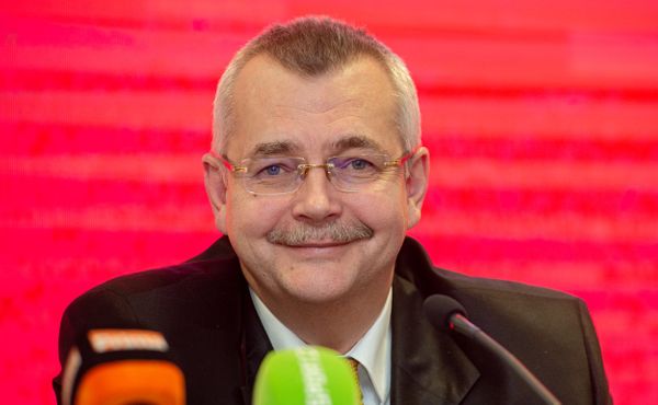Tvrdík by rád koupil vakcínu pro fanoušky. Píchněte mi klidně éter s benzinem, píší Slávisté
