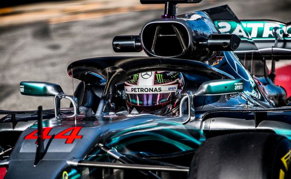 Hamilton se upsal Mercedesu, ale jen na rok