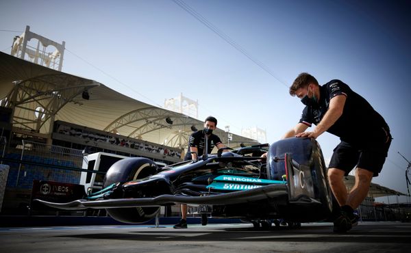 Hamilton byl v tréninku nejrychlejší, sekunduje mu Verstappen