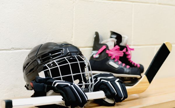 Ottawa zbarvená do růžova. První hokejový šampionát žen vyhrála Kanada