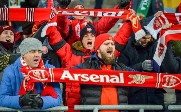 Podle fanoušků Arsenalu by neměl jejich klub proti Slavii nastoupit