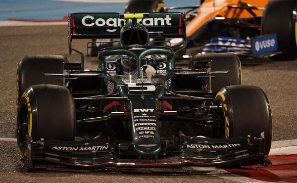 Než závodit za Aston Martin, měl si dát pauzu, radí Vettelovi