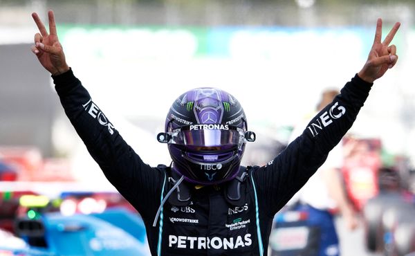Ve Španělsku vyhrál Hamilton díky vhodně zvolené strategii