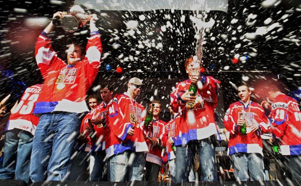 Před 25 lety začala ve Vídni zářit zlatá generace českého hokeje