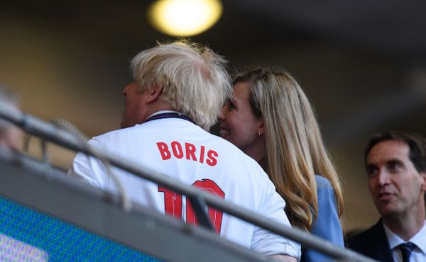 UEFA vyšetřuje anglické fanoušky. Boris Johnson odsoudil pískání při dánské hymně
