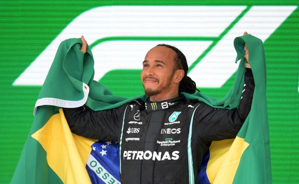 Hamilton snížil náskok Verstappena. V Brazílii si připsal vítězství