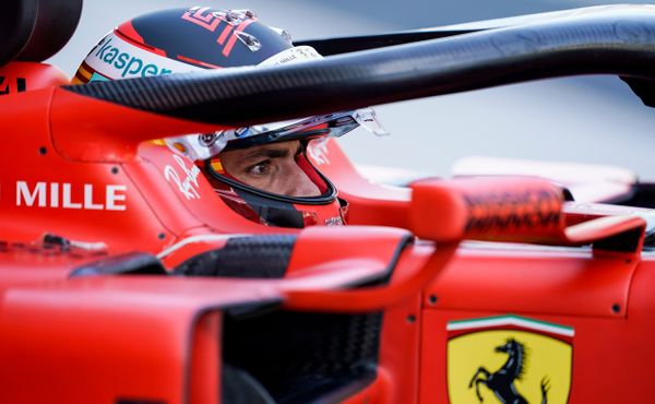 Ferrari přehodnocuje plány: Bude Sainz jr. novým pilotem číslo jedna?