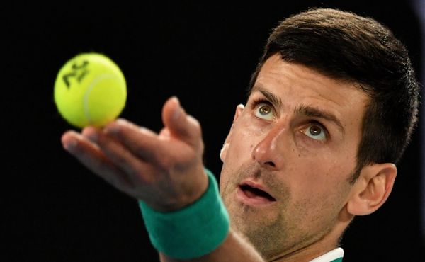 Djokoviče zadrželi na letišti. Pošleme ho domů, vyhrožuje australský premiér