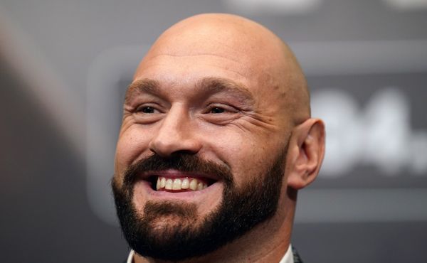 Nevěřte Furymu, je to obchodník s deštěm, tvrdí boxerův otec