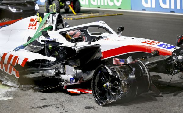 Schumacherova nehoda rozzlobila šéfa Haasu. Škoda na voze je milion dolarů