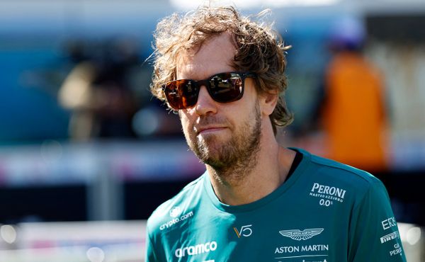 Vettel se projel po trati Velké ceny na skútru a dostal pokutu 5000 eur