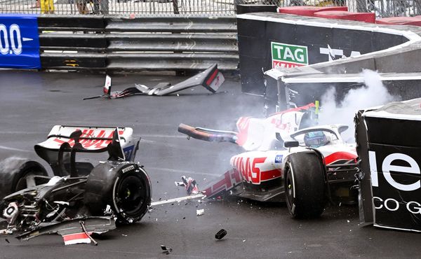Crash Kid Schumacher rozlomil svůj vůz a riskuje další setrvání v Haasu