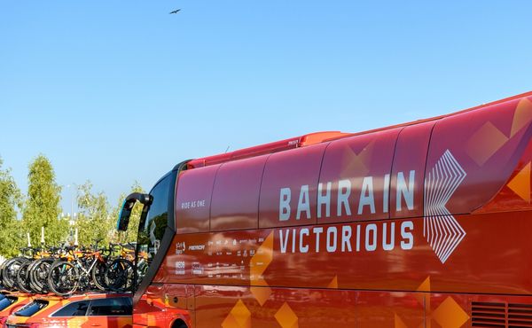 Tour de France: Dopingová razie u týmu Bahrain zajistila podezřelé léky