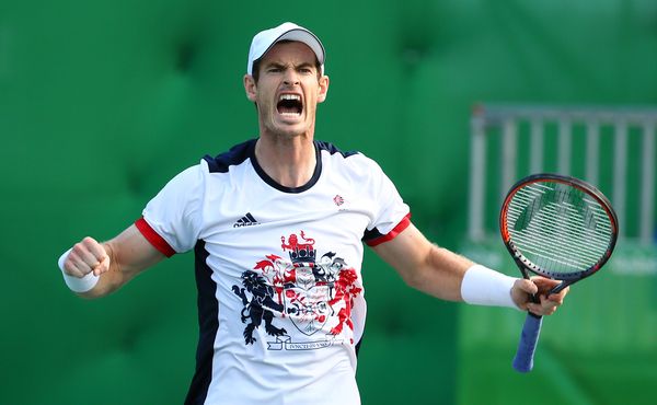 Příšerně páchnou, ale jsou zpět! Andy Murray slaví návrat ukradených bot